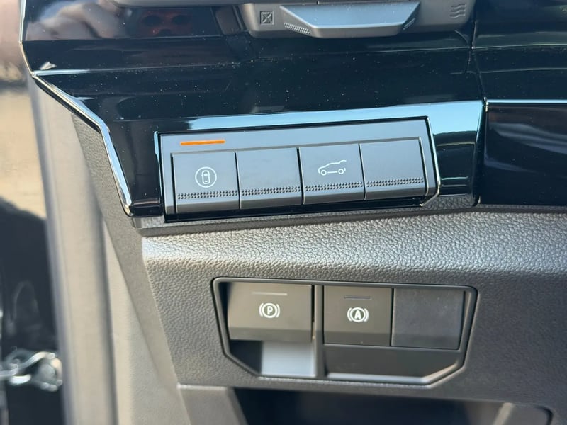 Photo de la voiture RENAULT AUSTRAL full hybrid E-Tech 200 ch Esprit Alpine