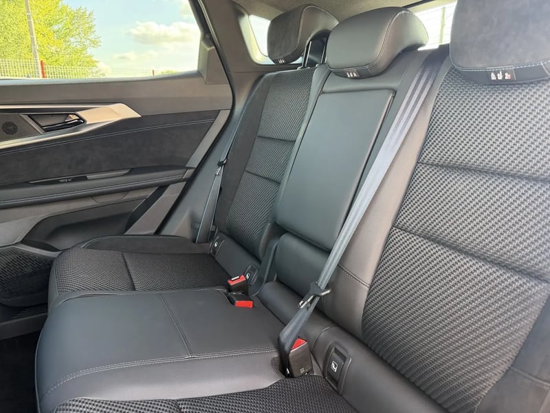 Photo de la voiture RENAULT AUSTRAL full hybrid E-Tech 200 ch Esprit Alpine