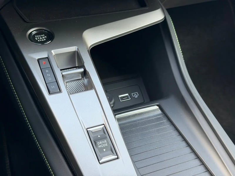 Photo de la voiture PEUGEOT 408 Hybrid 145 e-DCS6 GT