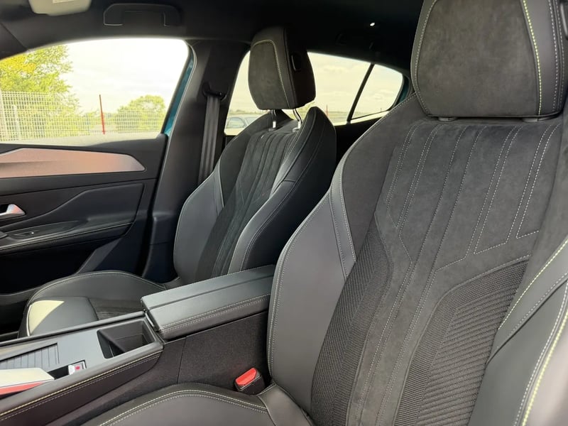 Photo de la voiture PEUGEOT 408 Hybrid 145 e-DCS6 GT