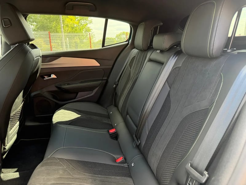 Photo de la voiture PEUGEOT 408 Hybrid 145 e-DCS6 GT