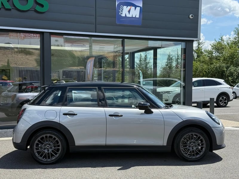 Photo de la voiture MINI COOPER F65 156 ch DKG7 C Classic