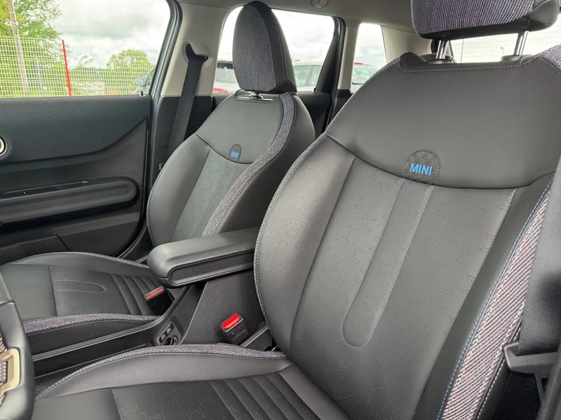 Photo de la voiture MINI COOPER F65 156 ch DKG7 C Classic
