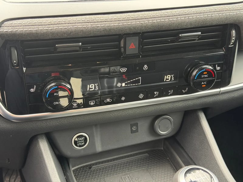 Photo de la voiture NISSAN QASHQAI Mild Hybrid 140 ch N-Connect
