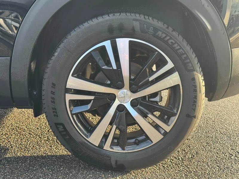 Photo de la voiture PEUGEOT 3008 PureTech 130ch S&S BVM6 GT