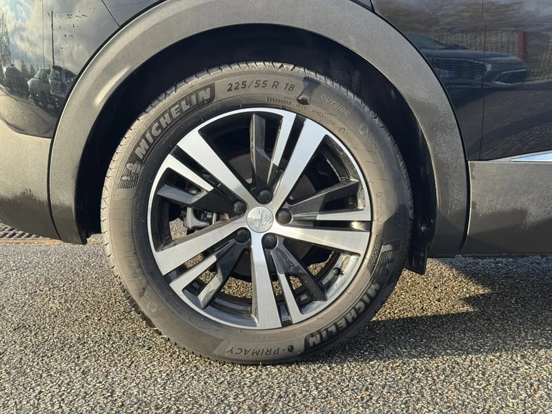 Photo de la voiture PEUGEOT 3008 PureTech 130ch S&S BVM6 GT