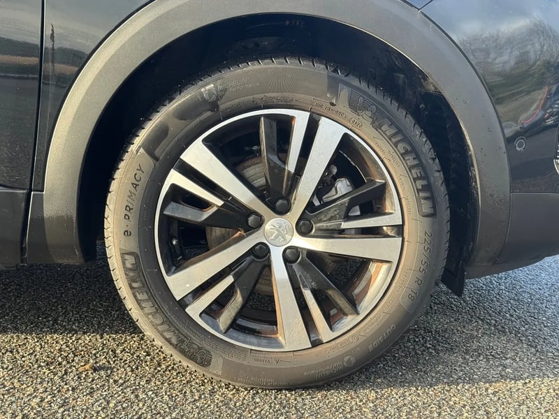 Photo de la voiture PEUGEOT 3008 PureTech 130ch S&S BVM6 GT