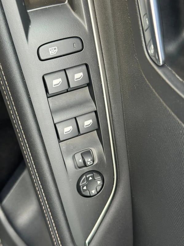 Photo de la voiture PEUGEOT 3008 PureTech 130ch S&S BVM6 GT