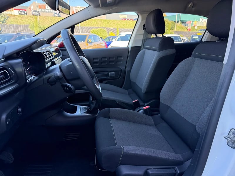 Photo de la voiture CITROEN C3 PureTech 83 S&S BVM5 Shine