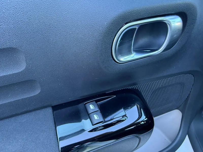 Photo de la voiture CITROEN C3 PureTech 83 S&S BVM5 Shine