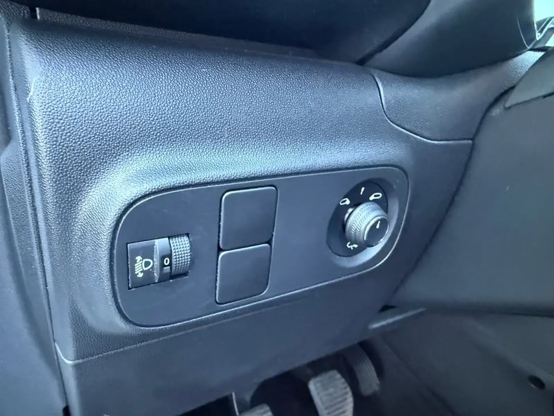 Photo de la voiture CITROEN C3 PureTech 83 S&S BVM5 Shine