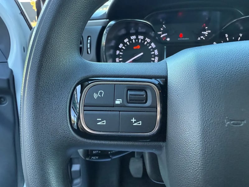 Photo de la voiture CITROEN C3 PureTech 83 S&S BVM5 Shine