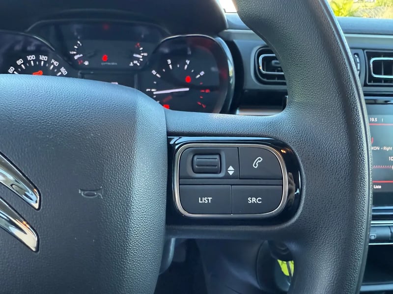 Photo de la voiture CITROEN C3 PureTech 83 S&S BVM5 Shine