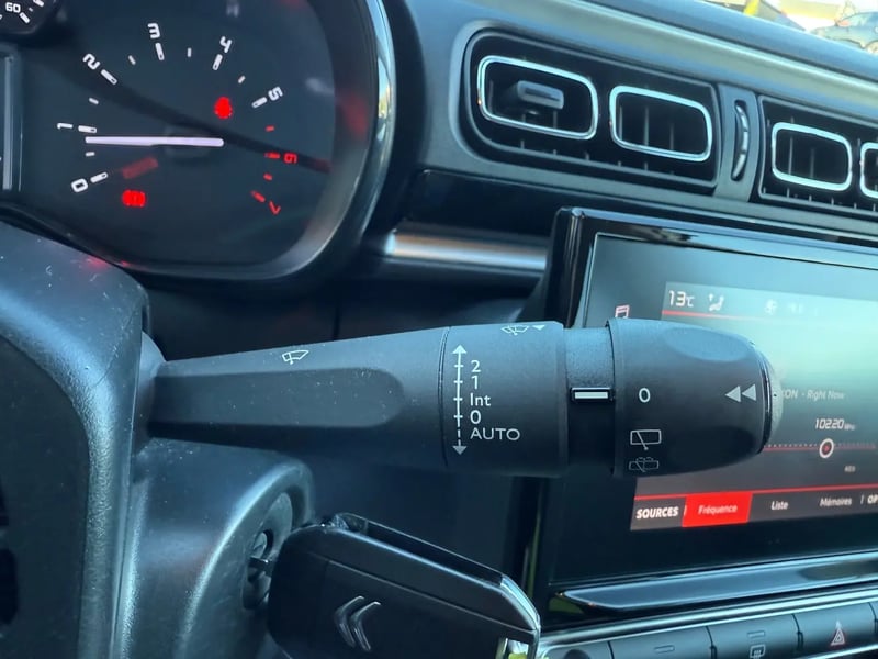 Photo de la voiture CITROEN C3 PureTech 83 S&S BVM5 Shine