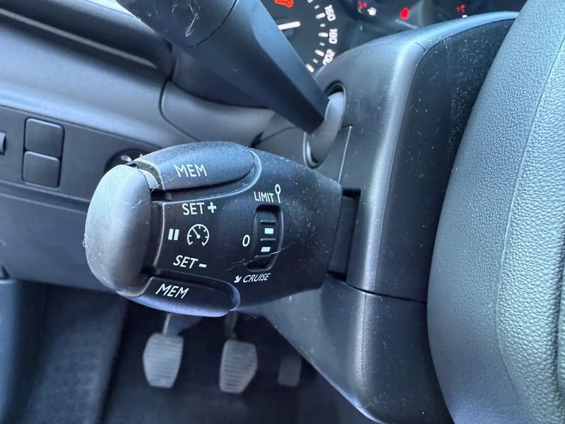 Photo de la voiture CITROEN C3 PureTech 83 S&S BVM5 Shine