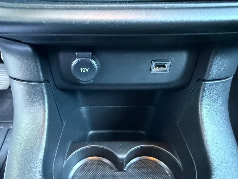Photo de la voiture CITROEN C3 PureTech 83 S&S BVM5 Shine