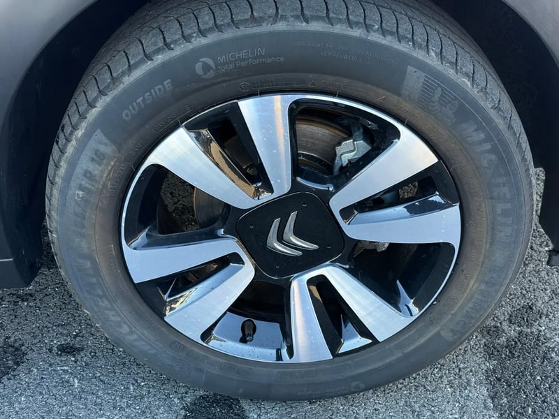 Photo de la voiture CITROEN C3 PureTech 83 S&S BVM5 Shine