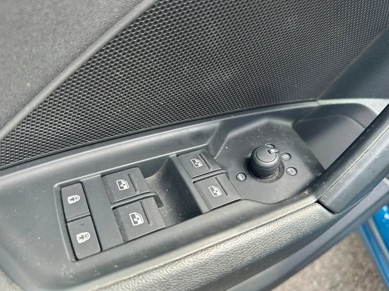 Photo de la voiture AUDI A3 SPORTBACK 35 TFSI 150 Design