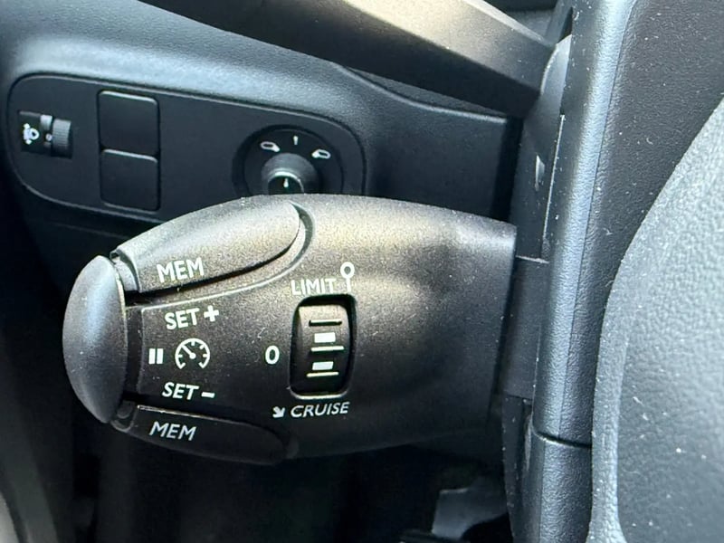 Photo de la voiture CITROEN C3 PureTech 110 S&S BVM6 Shine