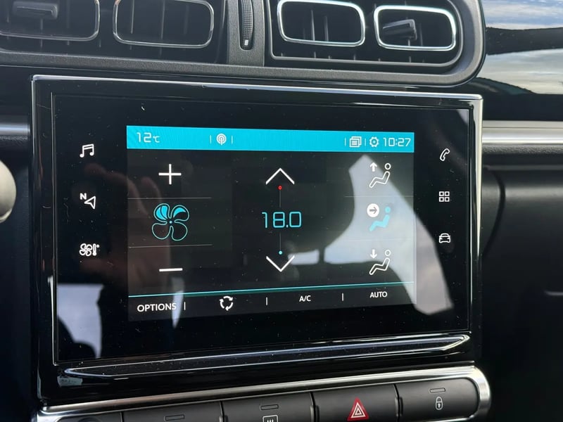 Photo de la voiture CITROEN C3 PureTech 110 S&S BVM6 Shine