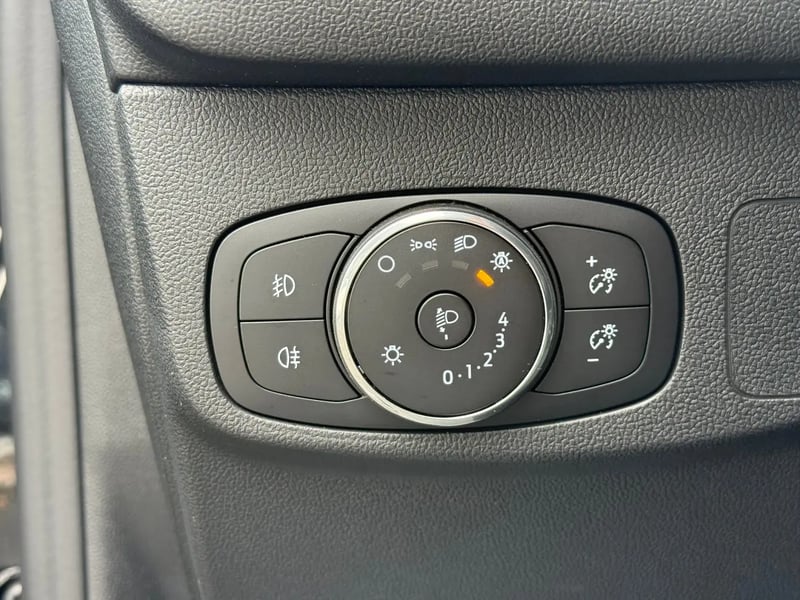 Photo de la voiture FORD FOCUS SW 1.0 EcoBoost 125 S&S mHEV Titanium X Business