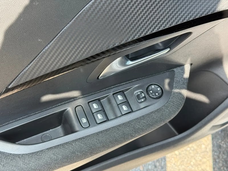 Photo de la voiture PEUGEOT 208 100 S&S BVM6 Style