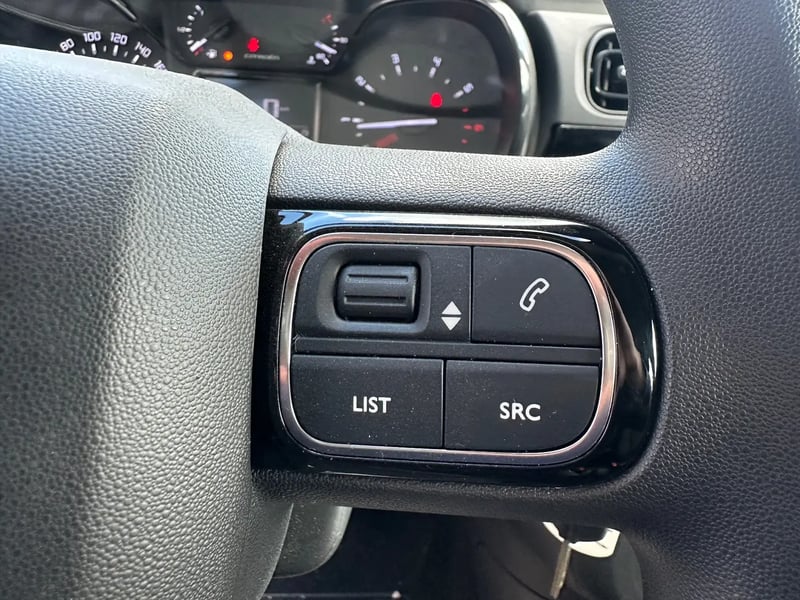 Photo de la voiture CITROEN C3 PureTech 83 ch BVM5 You