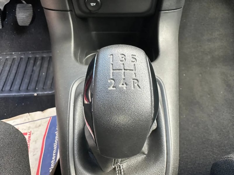Photo de la voiture CITROEN C3 PureTech 83 ch BVM5 You
