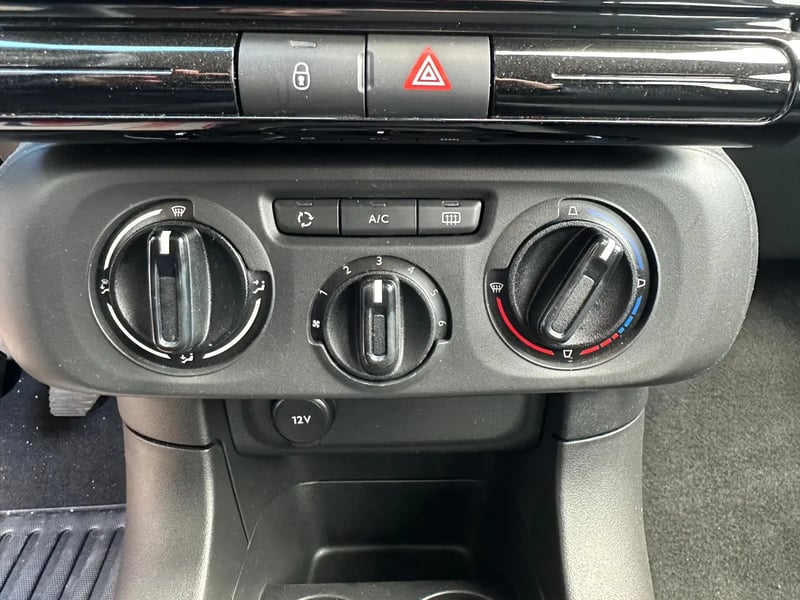 Photo de la voiture CITROEN C3 PureTech 83 ch BVM5 You