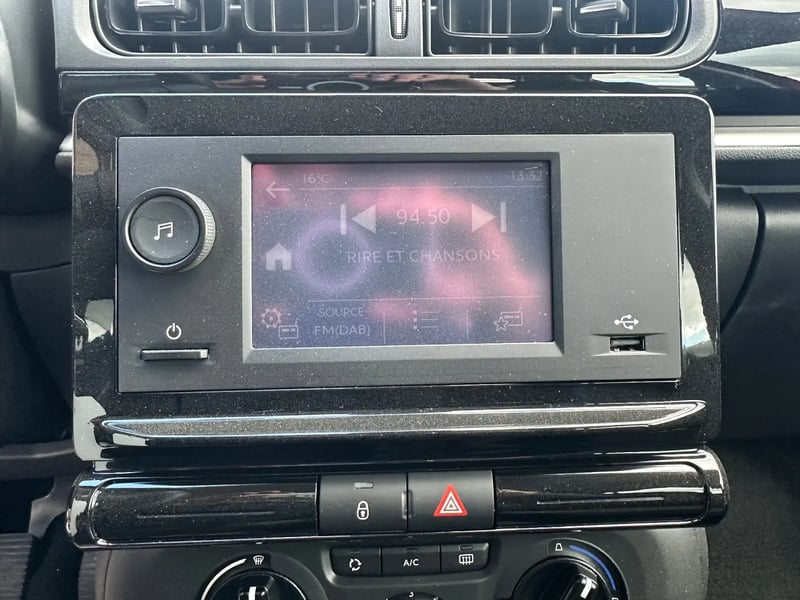 Photo de la voiture CITROEN C3 PureTech 83 ch BVM5 You