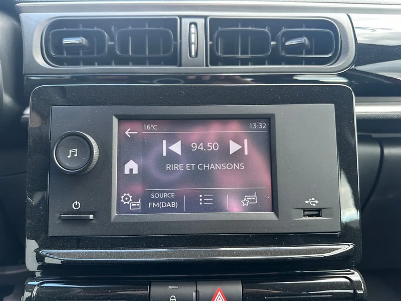 Photo de la voiture CITROEN C3 PureTech 83 ch BVM5 You