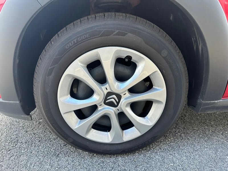 Photo de la voiture CITROEN C3 PureTech 83 ch BVM5 You
