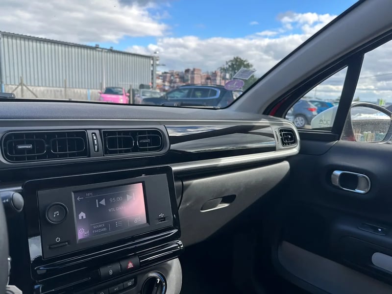 Photo de la voiture CITROEN C3 PureTech 83 ch BVM5 You