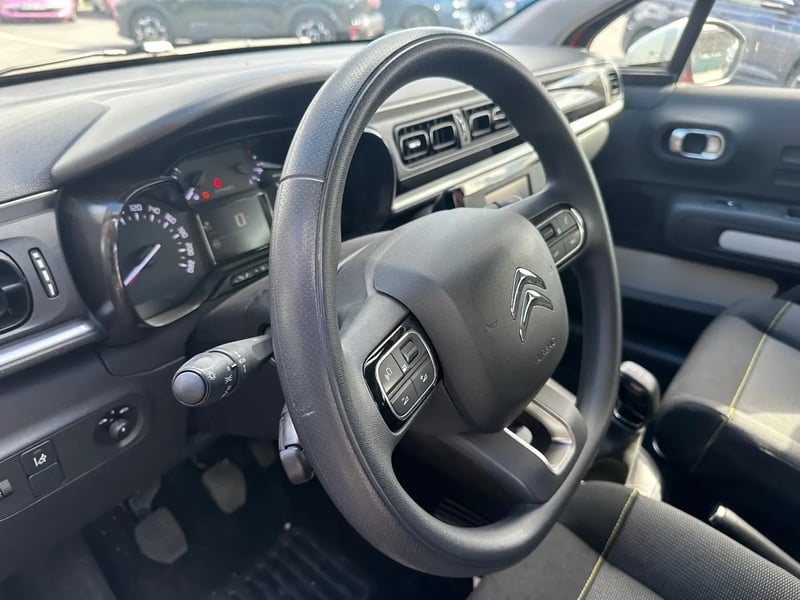 Photo de la voiture CITROEN C3 PureTech 83 ch BVM5 You
