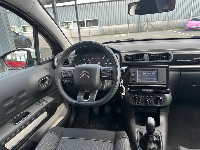 Photo de la voiture CITROEN C3 PureTech 83 ch BVM5 You