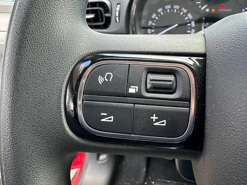 Photo de la voiture CITROEN C3 PureTech 83 ch BVM5 You