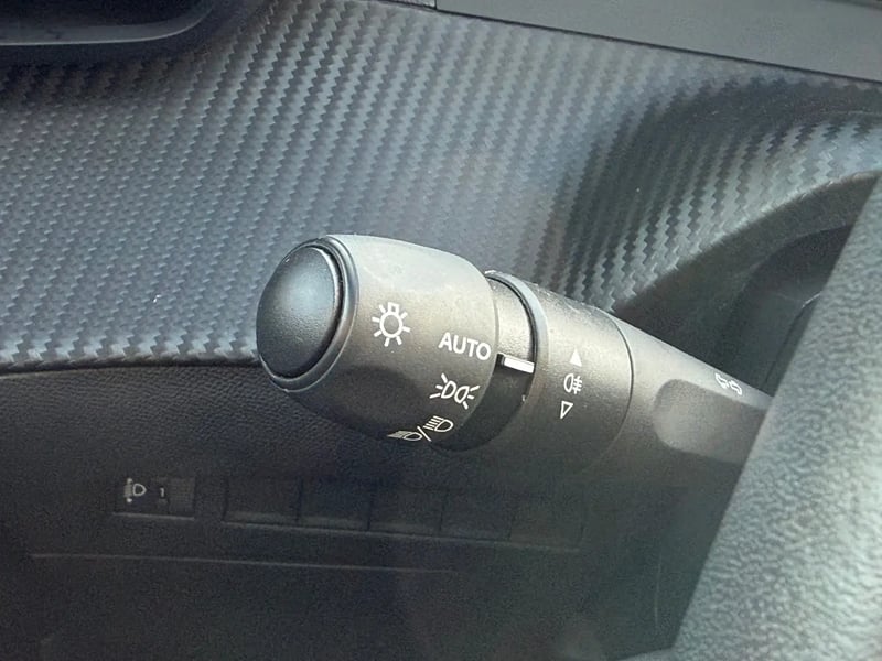 Photo de la voiture PEUGEOT 2008 ELECTRIQUE 54 kWh 156 ch Allure