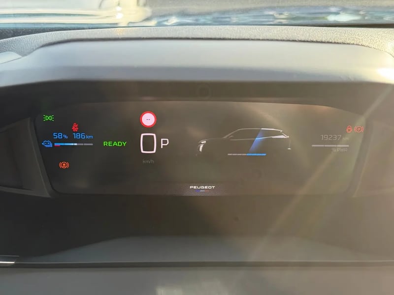 Photo de la voiture PEUGEOT 2008 ELECTRIQUE 54 kWh 156 ch Allure