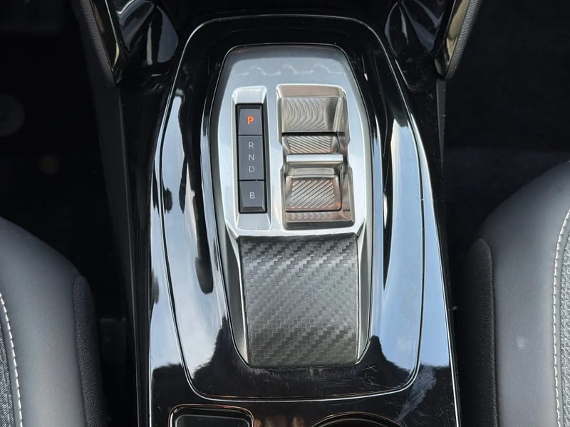Photo de la voiture PEUGEOT 2008 ELECTRIQUE 54 kWh 156 ch Allure