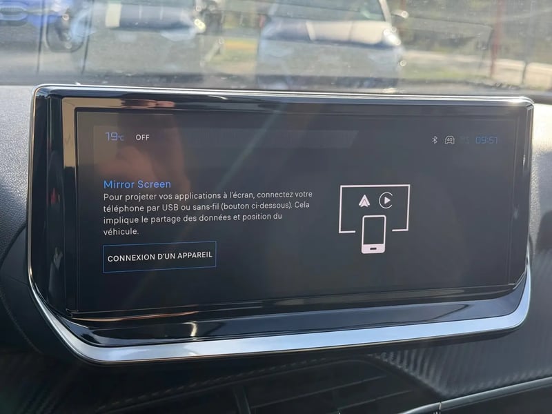 Photo de la voiture PEUGEOT 2008 ELECTRIQUE 54 kWh 156 ch Allure