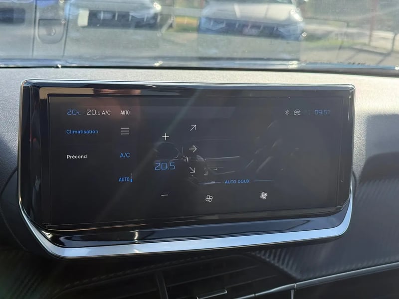 Photo de la voiture PEUGEOT 2008 ELECTRIQUE 54 kWh 156 ch Allure