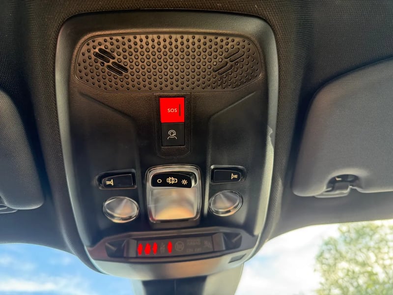 Photo de la voiture PEUGEOT 2008 ELECTRIQUE 54 kWh 156 ch Allure