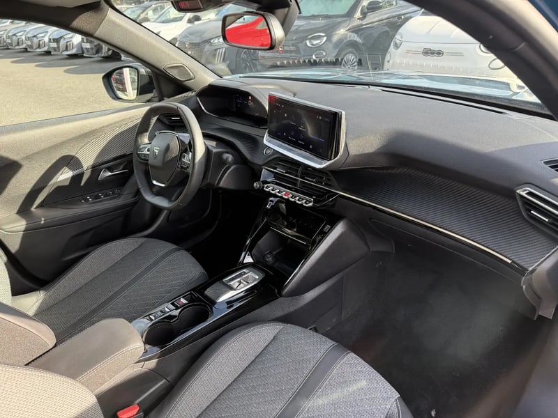 Photo de la voiture PEUGEOT 2008 ELECTRIQUE 54 kWh 156 ch Allure