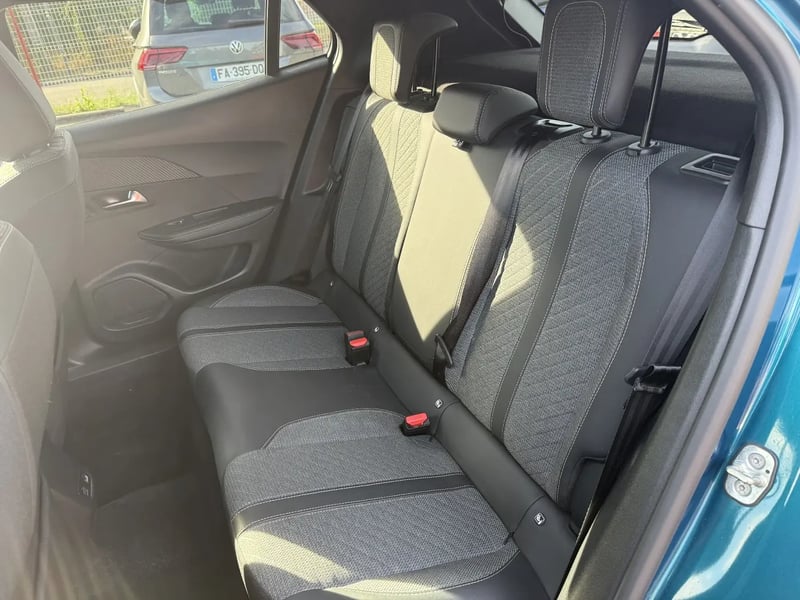 Photo de la voiture PEUGEOT 2008 ELECTRIQUE 54 kWh 156 ch Allure