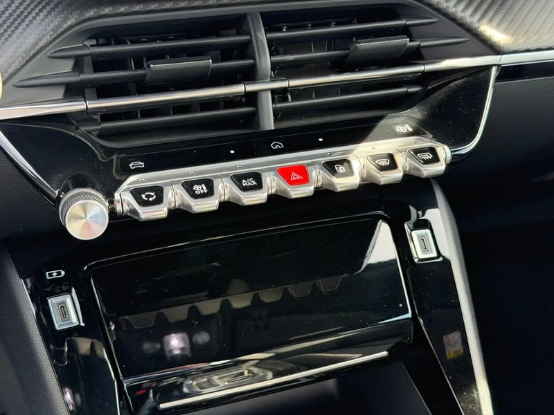 Photo de la voiture PEUGEOT 2008 ELECTRIQUE 156 ch 54 kWh Allure