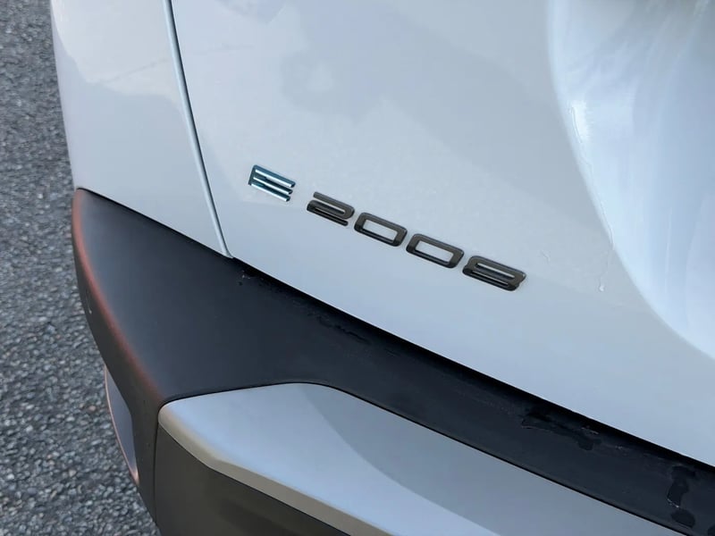 Photo de la voiture PEUGEOT 2008 ELECTRIQUE 156 ch 54 kWh Allure