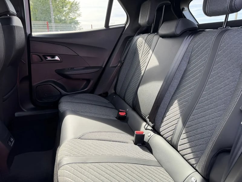 Photo de la voiture PEUGEOT 2008 ELECTRIQUE 156 ch 54 kWh Allure