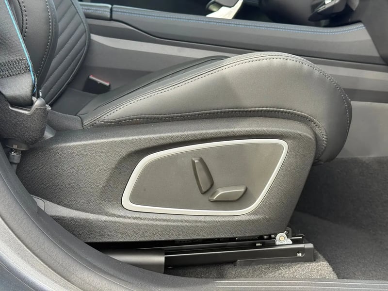 Photo de la voiture RENAULT AUSTRAL full hybrid E-Tech 200 ch Esprit Alpine