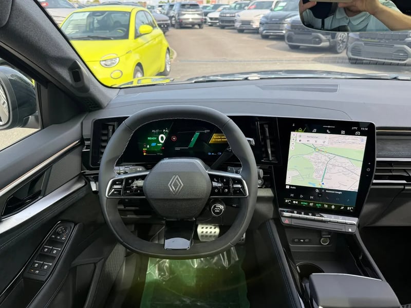 Photo de la voiture RENAULT AUSTRAL full hybrid E-Tech 200 ch Esprit Alpine