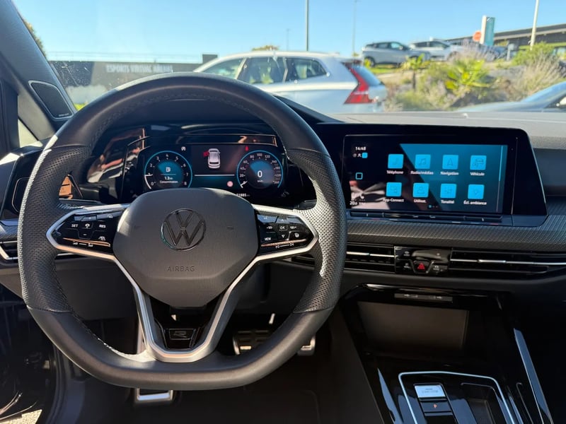 Photo de la voiture VOLKSWAGEN GOLF 1.5 eTSI OPF 150 DSG7 R-Line